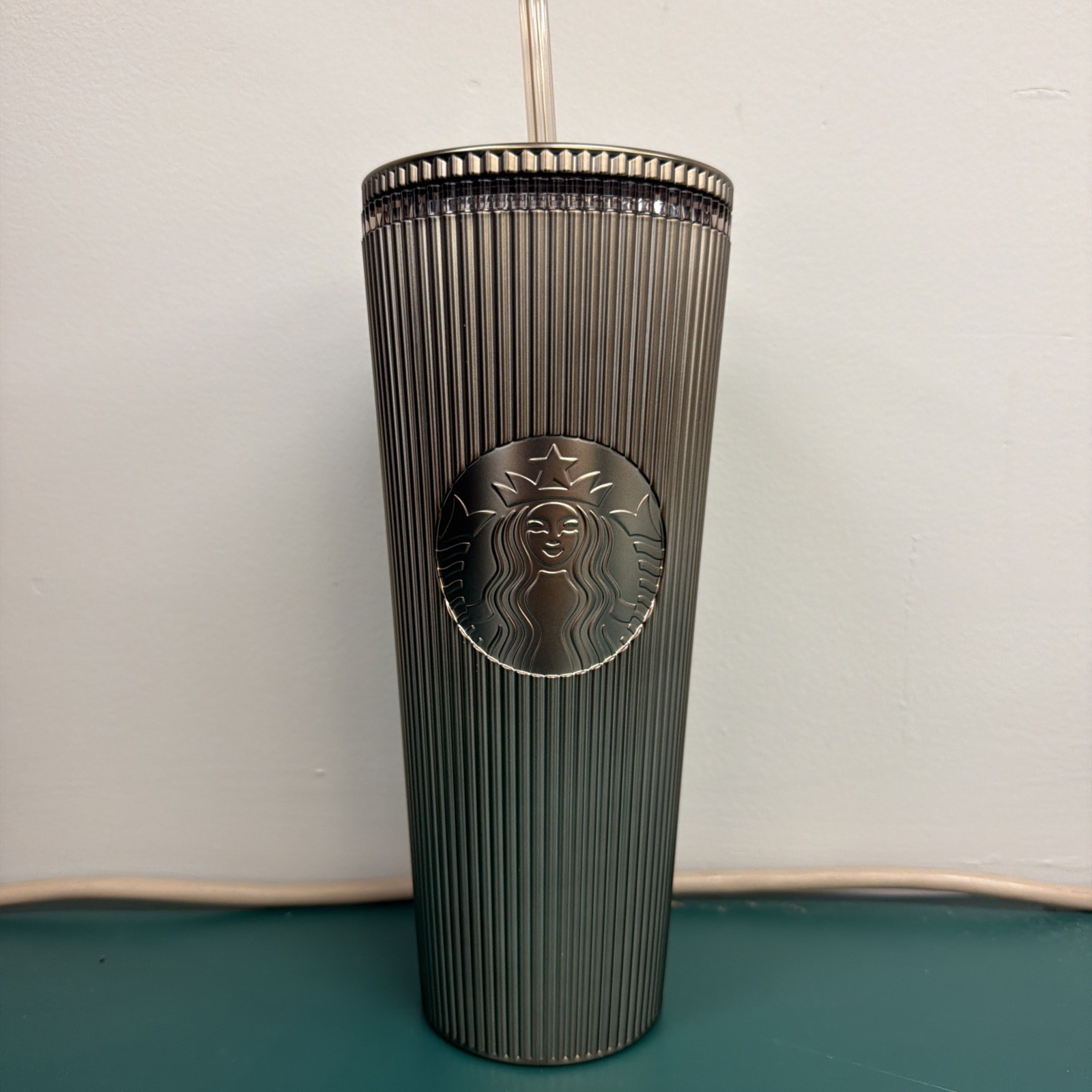 Starbucks Bronze Pleated Ribbed Stripe 24oz Cold Cup Tumbler Lid Straw Metallic Starbucks Bronze Pleated Ribbed Stripe 24oz Cold Cup Tumbler Lid Straw Metallic