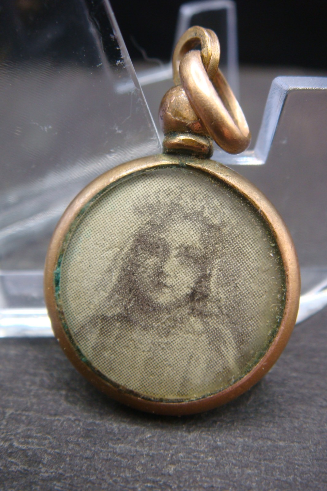 RARE ANTIQUE LOURDES DOUBLE GLASS PHOTO LOCKET ST BERNADETTE VIRGIN MARY PENDANT RARE ANTIQUE LOURDES DOUBLE GLASS PHOTO LOCKET ST BERNADETTE VIRGIN MARY PENDANT
