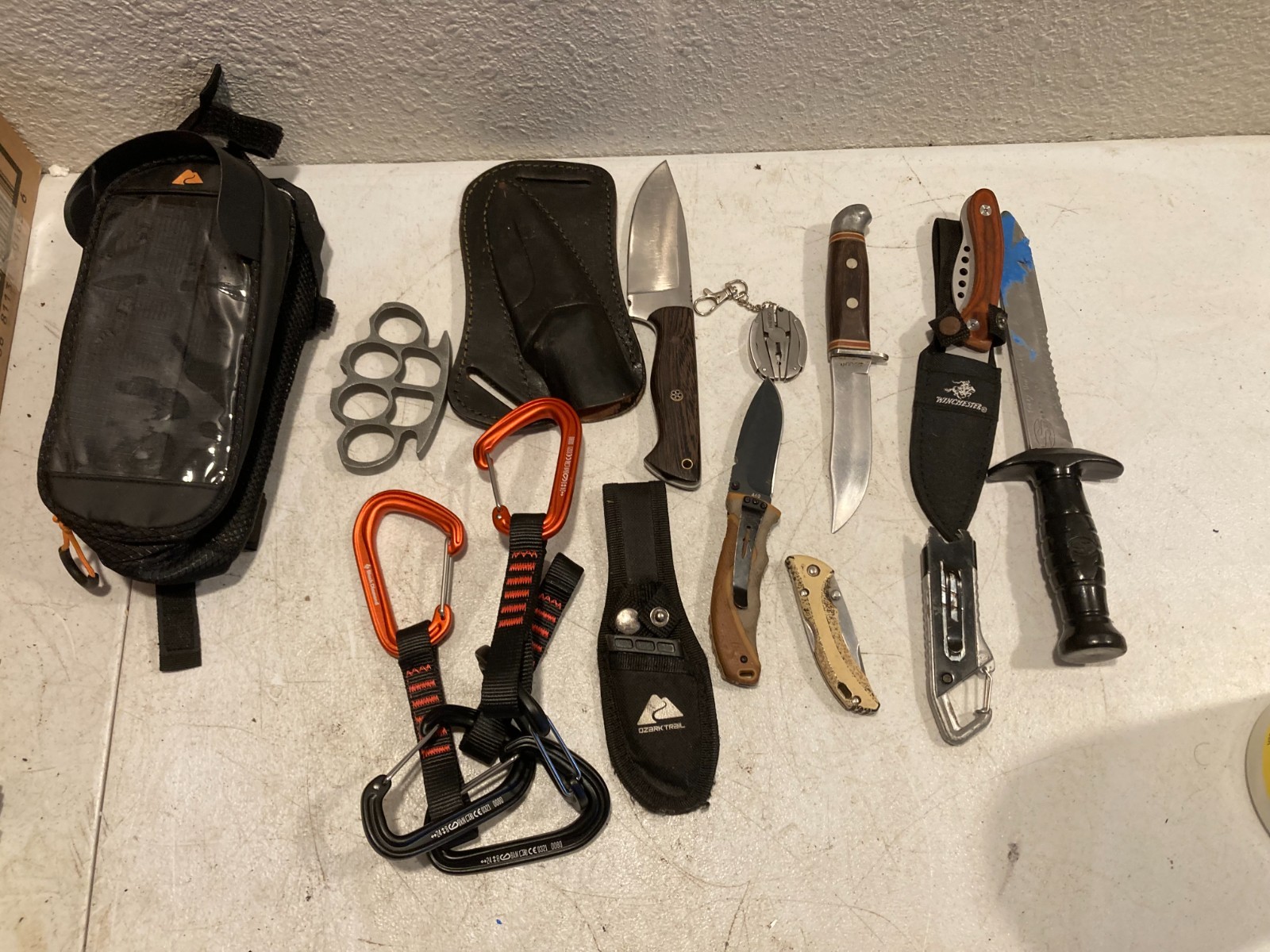 Lot Vintage Hunting Pocket Knives, Outdoor Utility Gear + Bag Lot Vintage Hunting Pocket Knives, Outdoor Utility Gear + Bag
