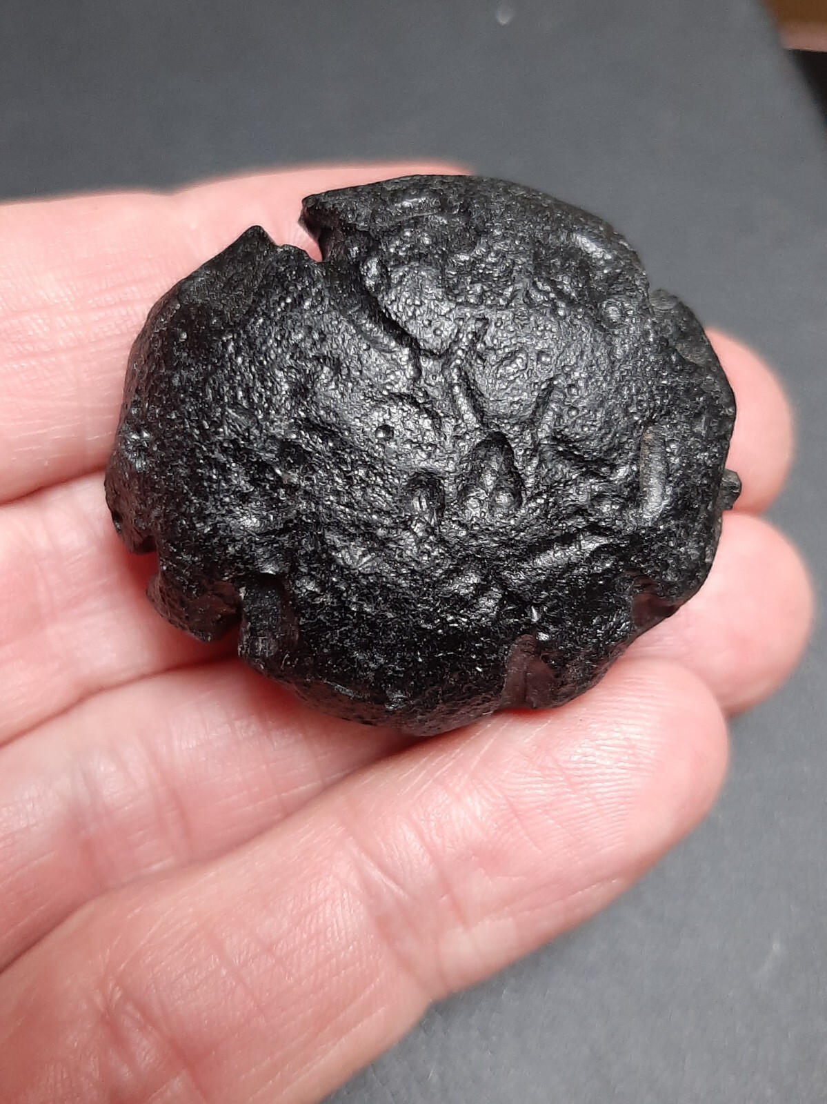 Very nice Tektite Philippinite 43,39g / 4 cm Meteorite impact glass Rizalite