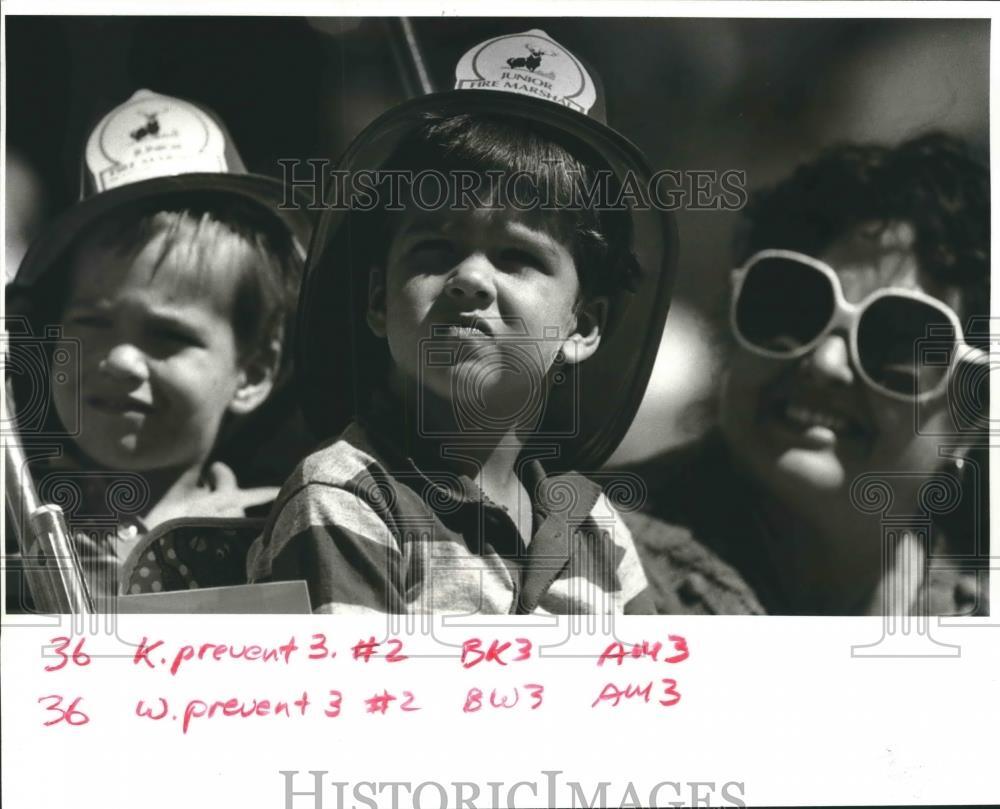 1987 Press Photo Children at Clearview Shopping Center Fire Department Event