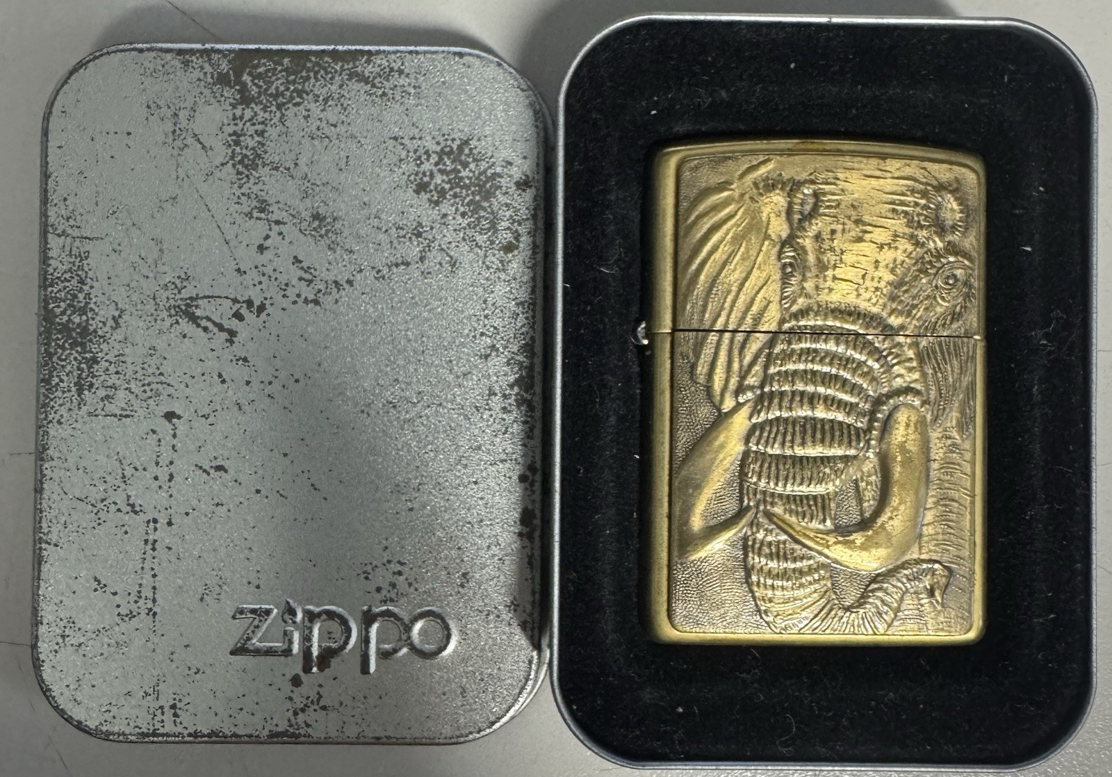 ZIPPO 1997 BARRETT SMYTHE ENDANGERED ANIMALS ELEPHANT EMBLEM LIGHTER IN BOX H425 ZIPPO 1997 BARRETT SMYTHE ENDANGERED ANIMALS ELEPHANT EMBLEM LIGHTER IN BOX H425