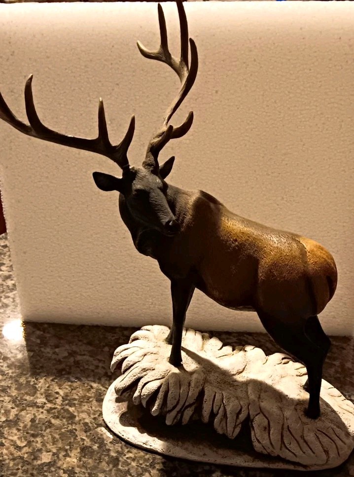 Danbury mint The Leader Monarchs of the wilderness resin artwork statue 12\