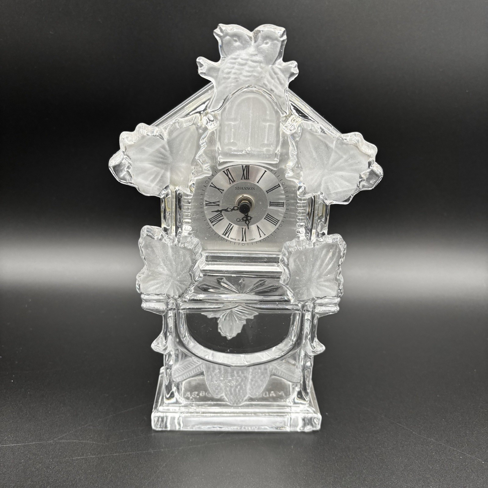 Vintage Shannon Crystal Legends 24% lead Pendulum Clock By Godinger Vintage Shannon Crystal Legends 24% lead Pendulum Clock By Godinger