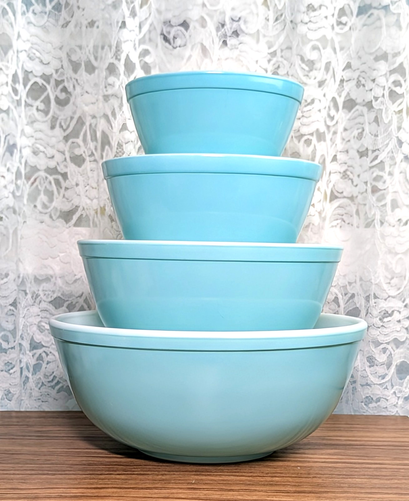 Pyrex Turquoise Complete Mixing Bowl Set (1956-1957) 401, 402, 403, 404 Pyrex Turquoise Complete Mixing Bowl Set (1956-1957) 401, 402, 403, 404