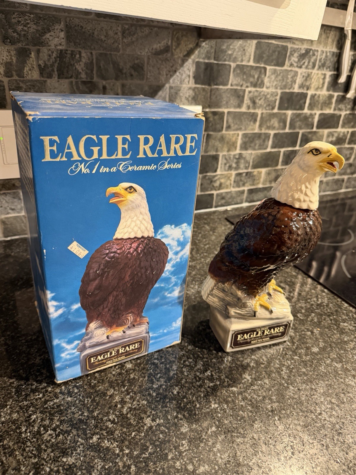 Vintage Eagle Rare Kentucky Bourbon Whiskey Decanter 1979 Empty W/ Box See Photo Vintage Eagle Rare Kentucky Bourbon Whiskey Decanter 1979 Empty W/ Box See Photo
