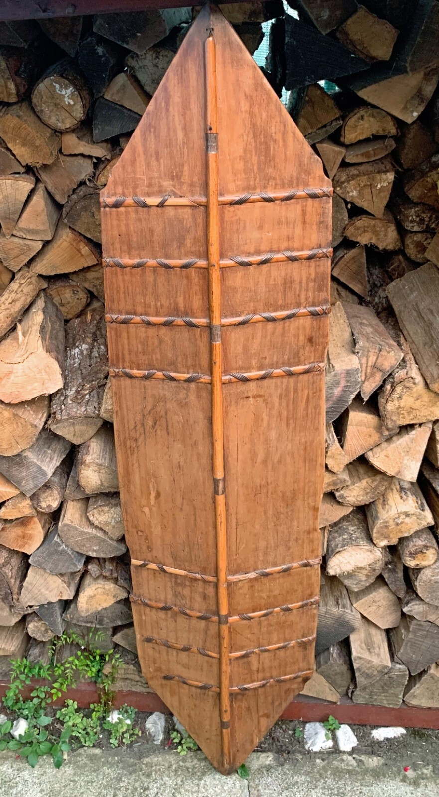 INDONESIAN SHIELD OF THE DAYAK PEOPLE, 19TH, INDONESIA ASIA KRISS MANDAU