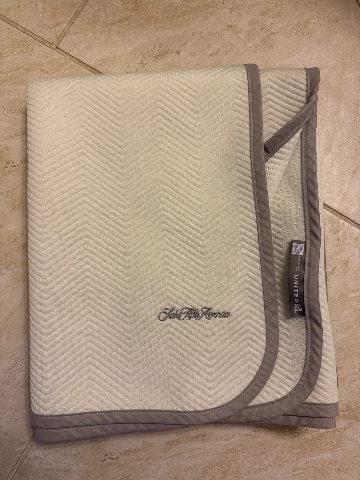 NWOT United Airlines Saks Fifth Avenue Cream/Gray Herringbone Blanket NWOT United Airlines Saks Fifth Avenue Cream/Gray Herringbone Blanket