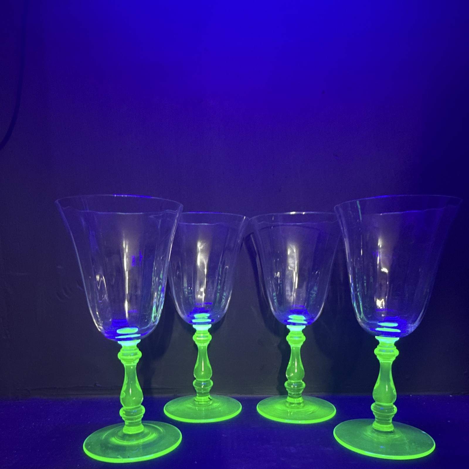 Set of 4 uranium vintage ￼