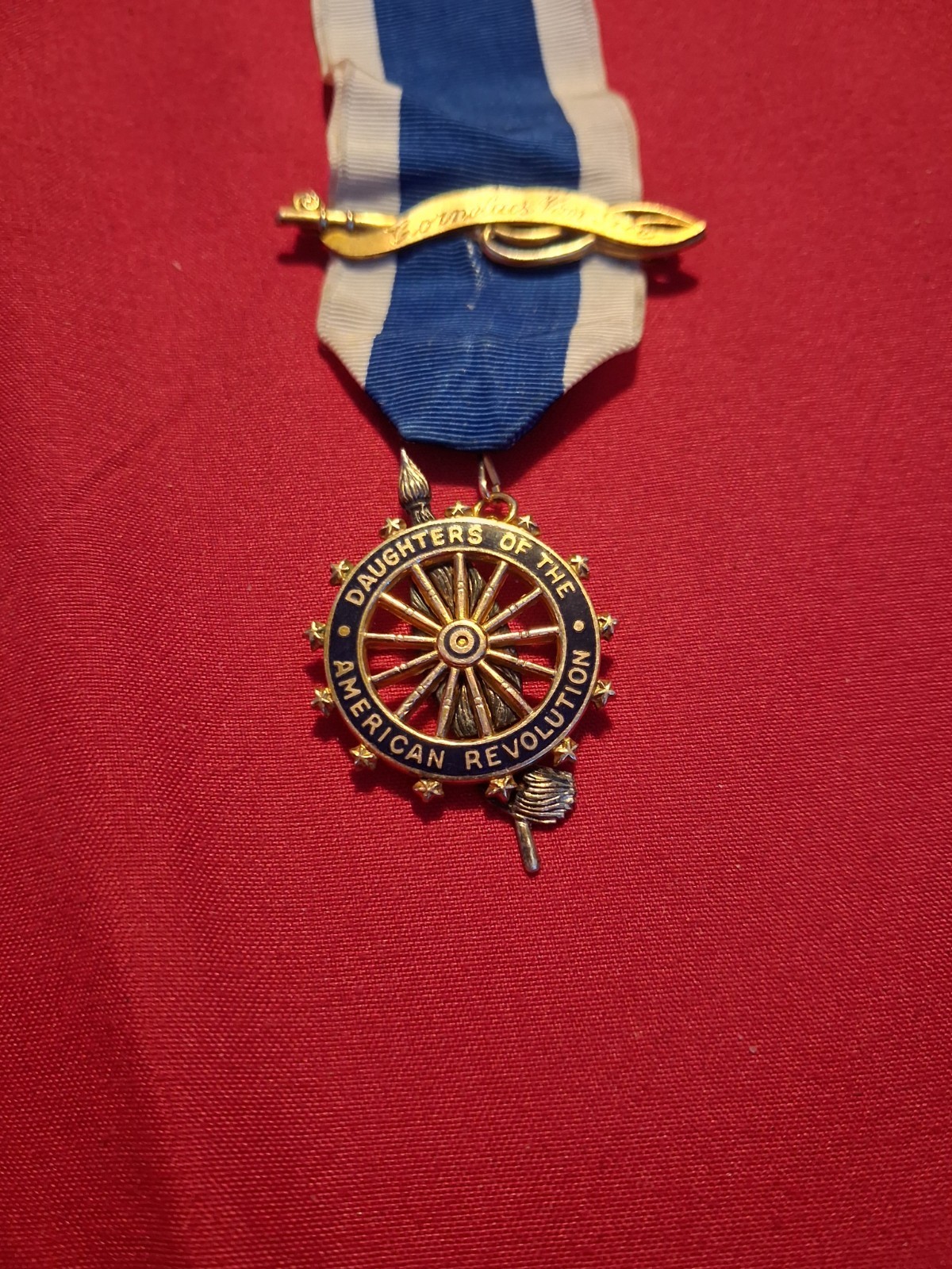 Daughters of the American Revolution (DAR) Official Insignia membership badge