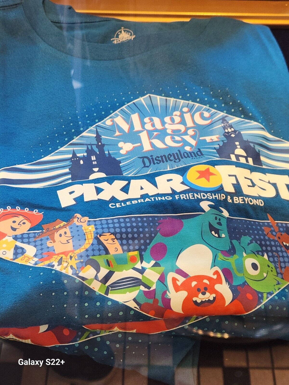 Disney Pixar fest Magic Key T-Shirt  Sz Large
