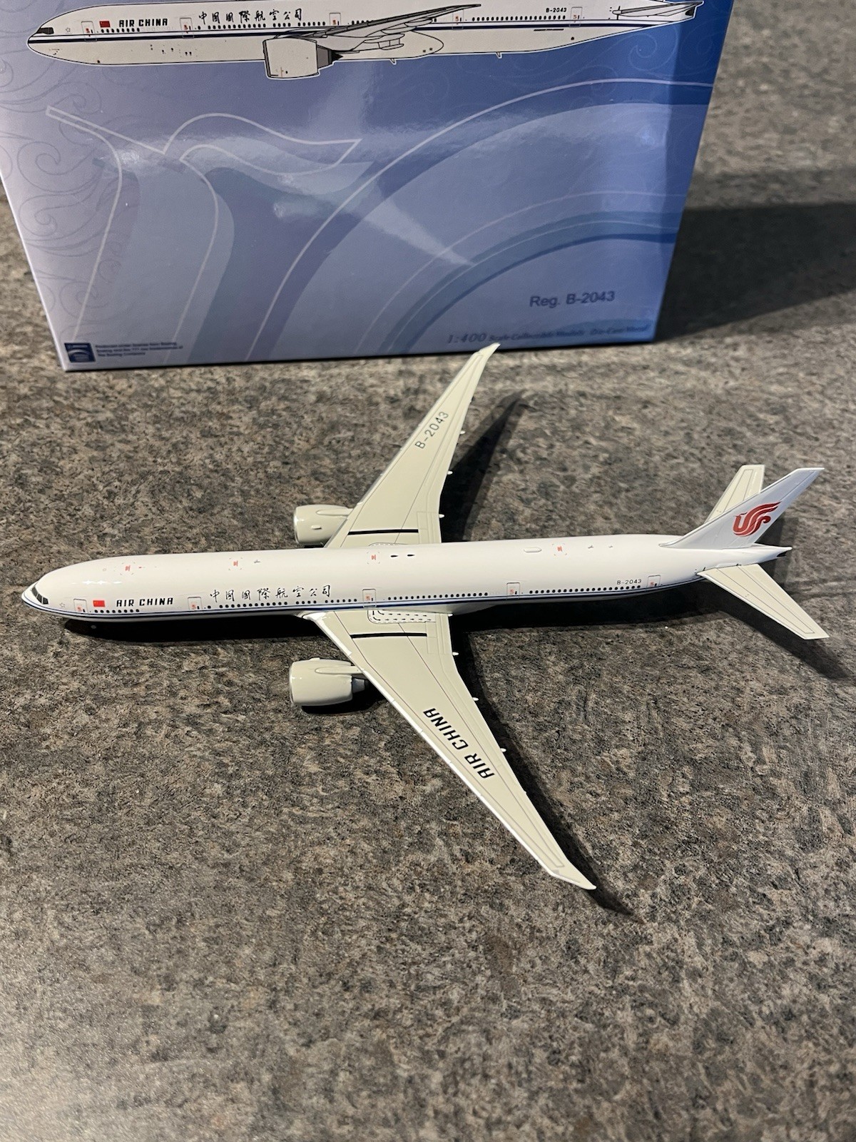 NG 1:400 Air China Boeing 777-300ER B-2043 with collectible card