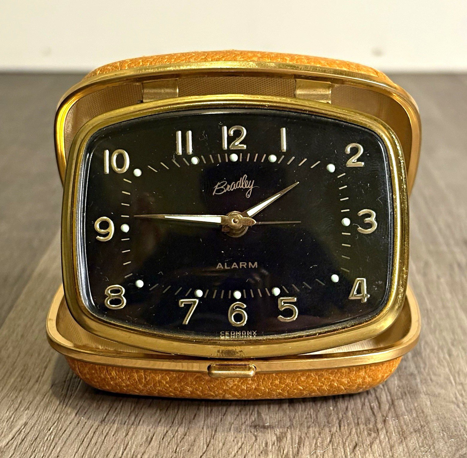 Vintage 1950s Bradley Travel Alarm Clock (FP/NS) Vintage 1950s Bradley Travel Alarm Clock (FP/NS)