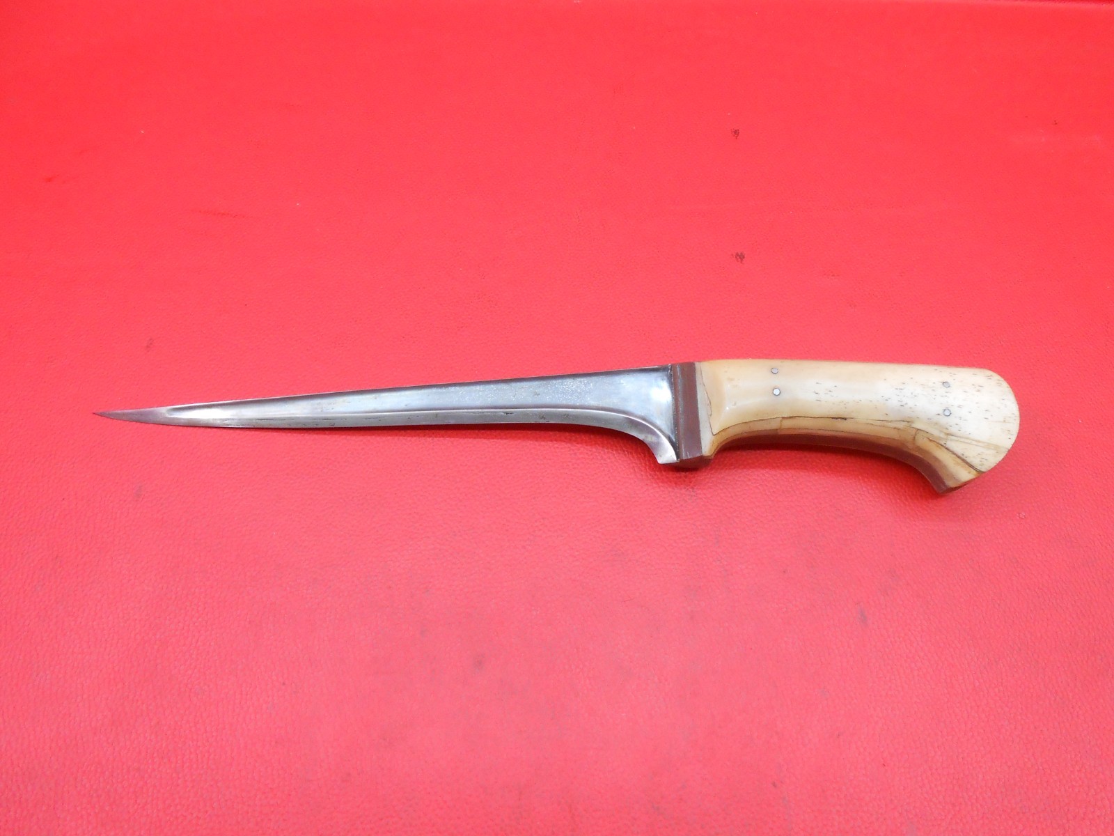 18th Century Indian Mughal Islamic Pesh Kabz Dagger Wootz Blade Bone Handgrip F2 18th Century Indian Mughal Islamic Pesh Kabz Dagger Wootz Blade Bone Handgrip F2