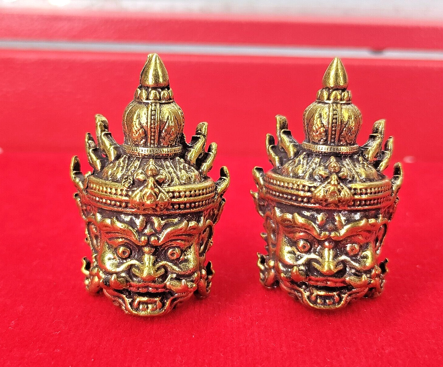 2-Piece Set Thai Vessavana Face Amulet – Thao Wetsuwan Face God of Wealth