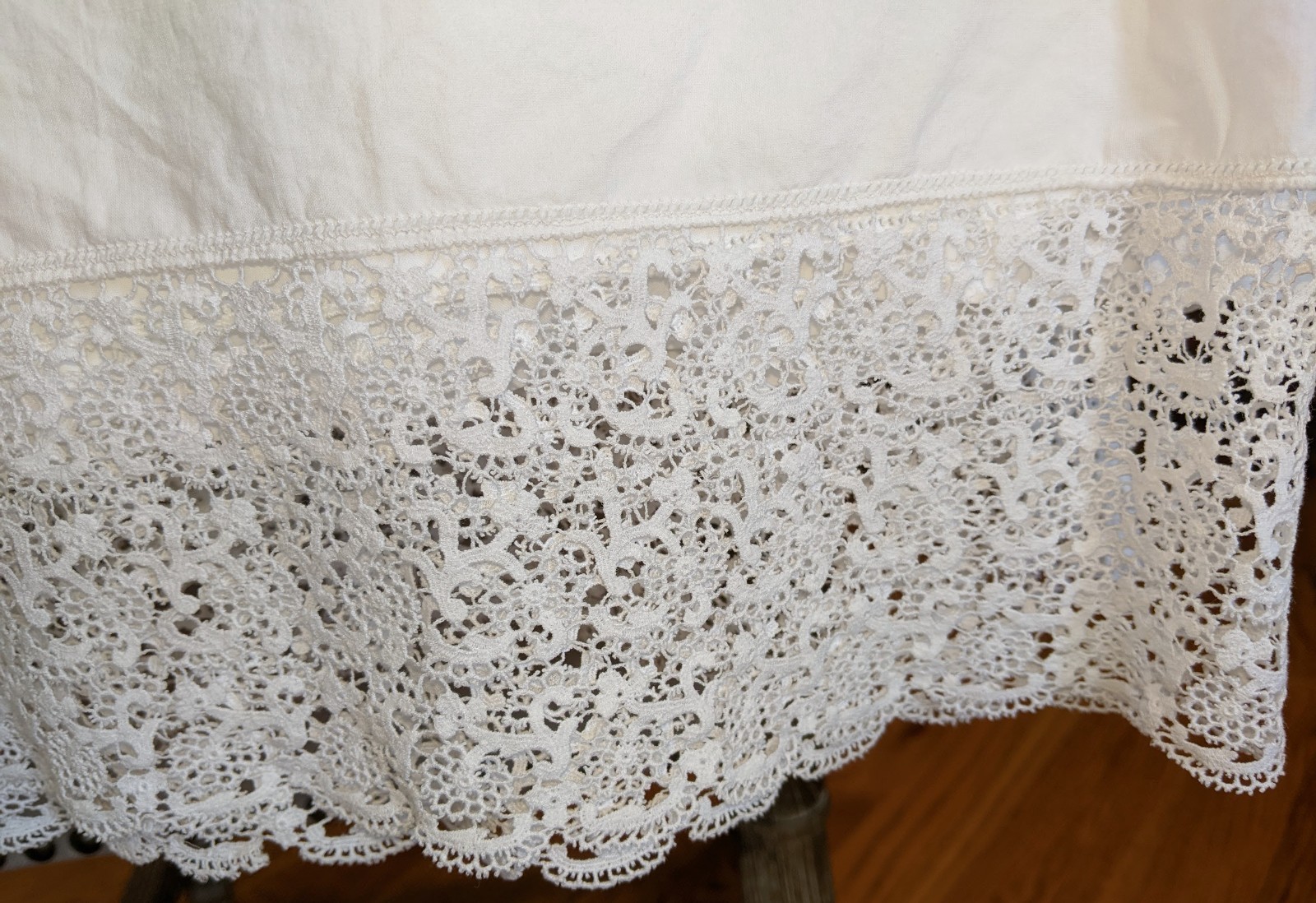 Antique Le'ron beautiful white F Sheet w/4