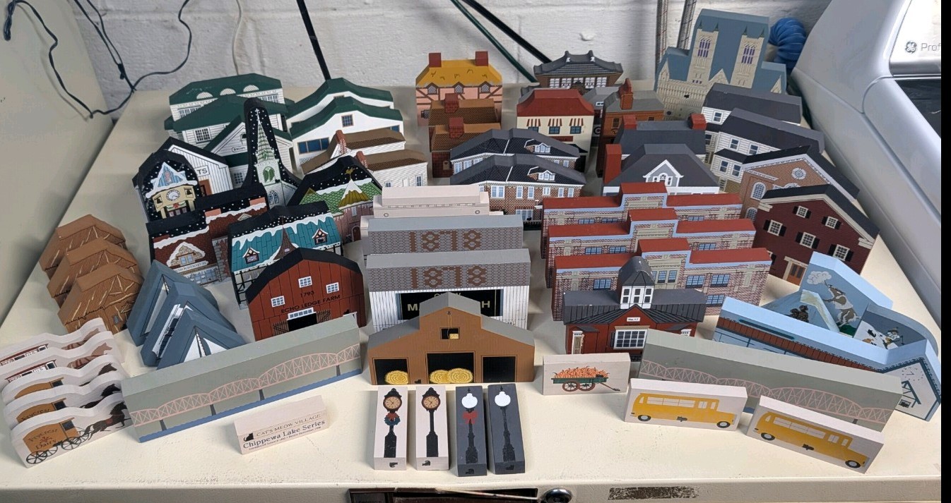 Faline Cats Meow Village Lot of 61 Various Shelf Sitters Houses Barns Landmarks