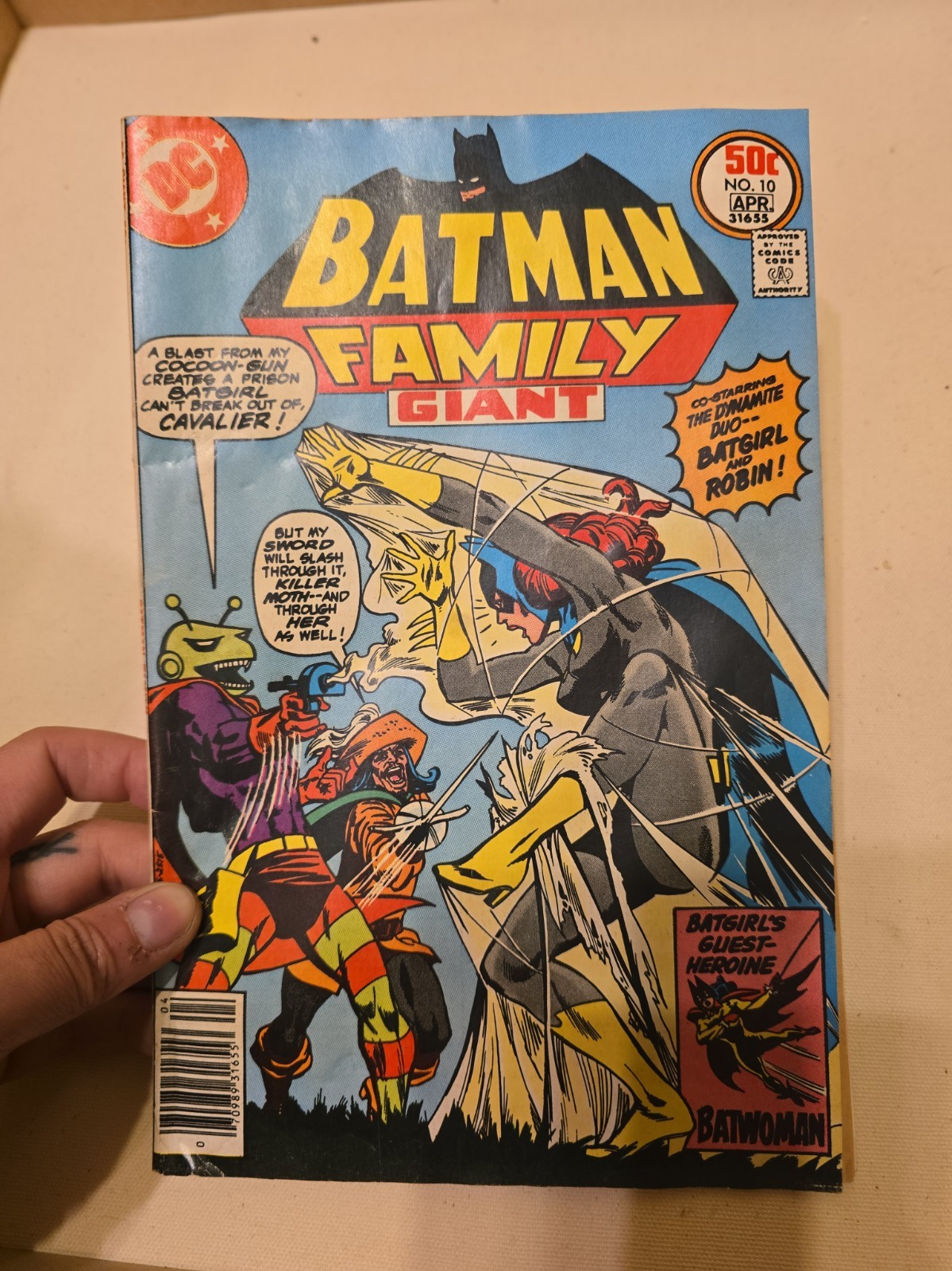 DC Comics BATMAN Family Giant #10 Batgirl Robin Batwoman 
