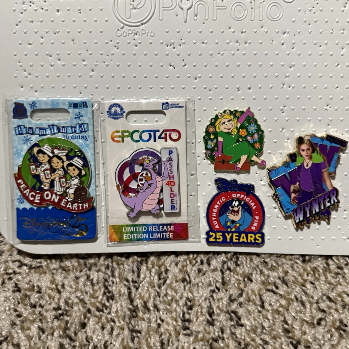 Small Lot of 5 Limited Edition and Limited Release Disney Pins
