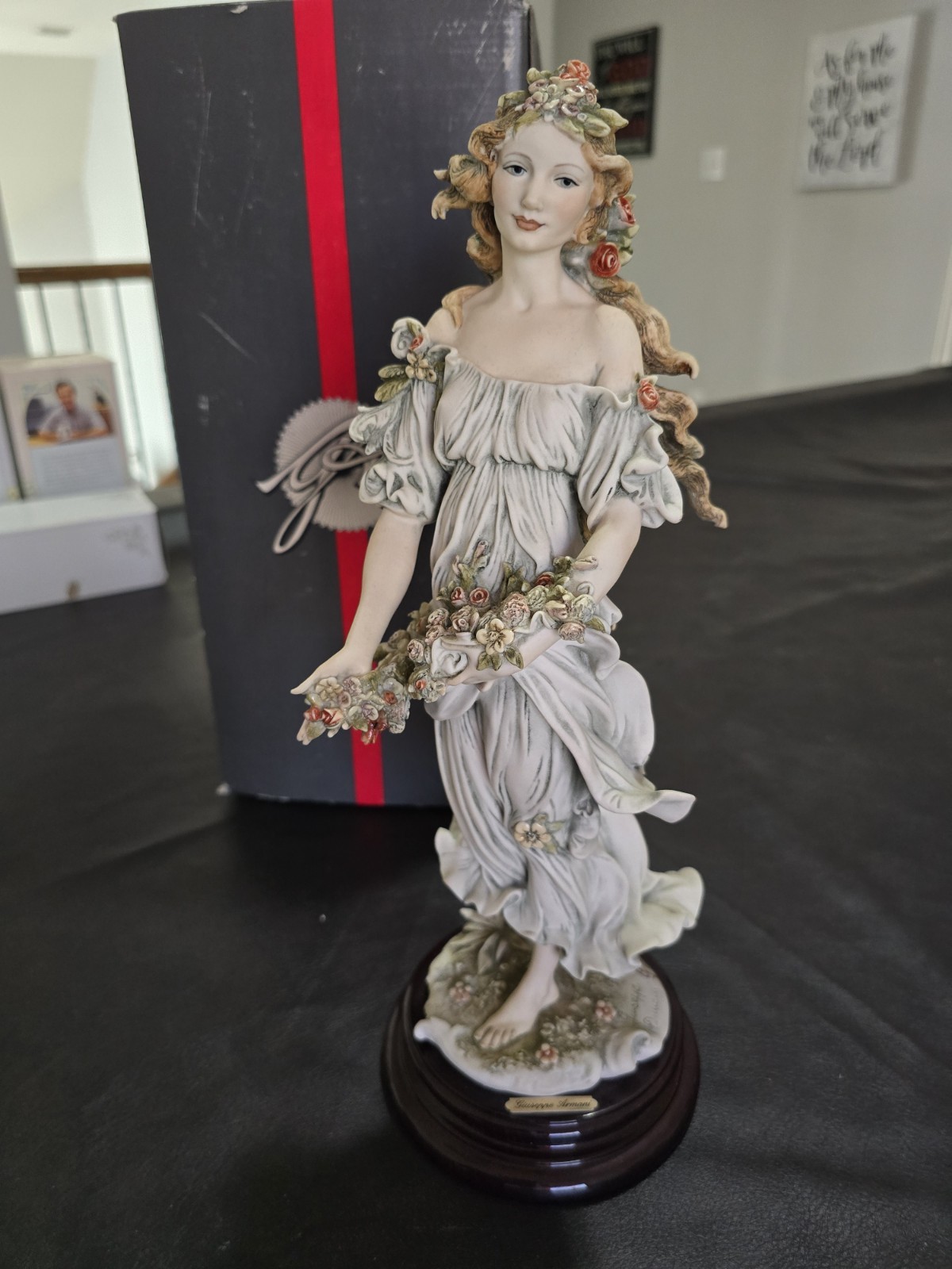 Giuseppe Armani Members Only 1994 Figurine 212C 