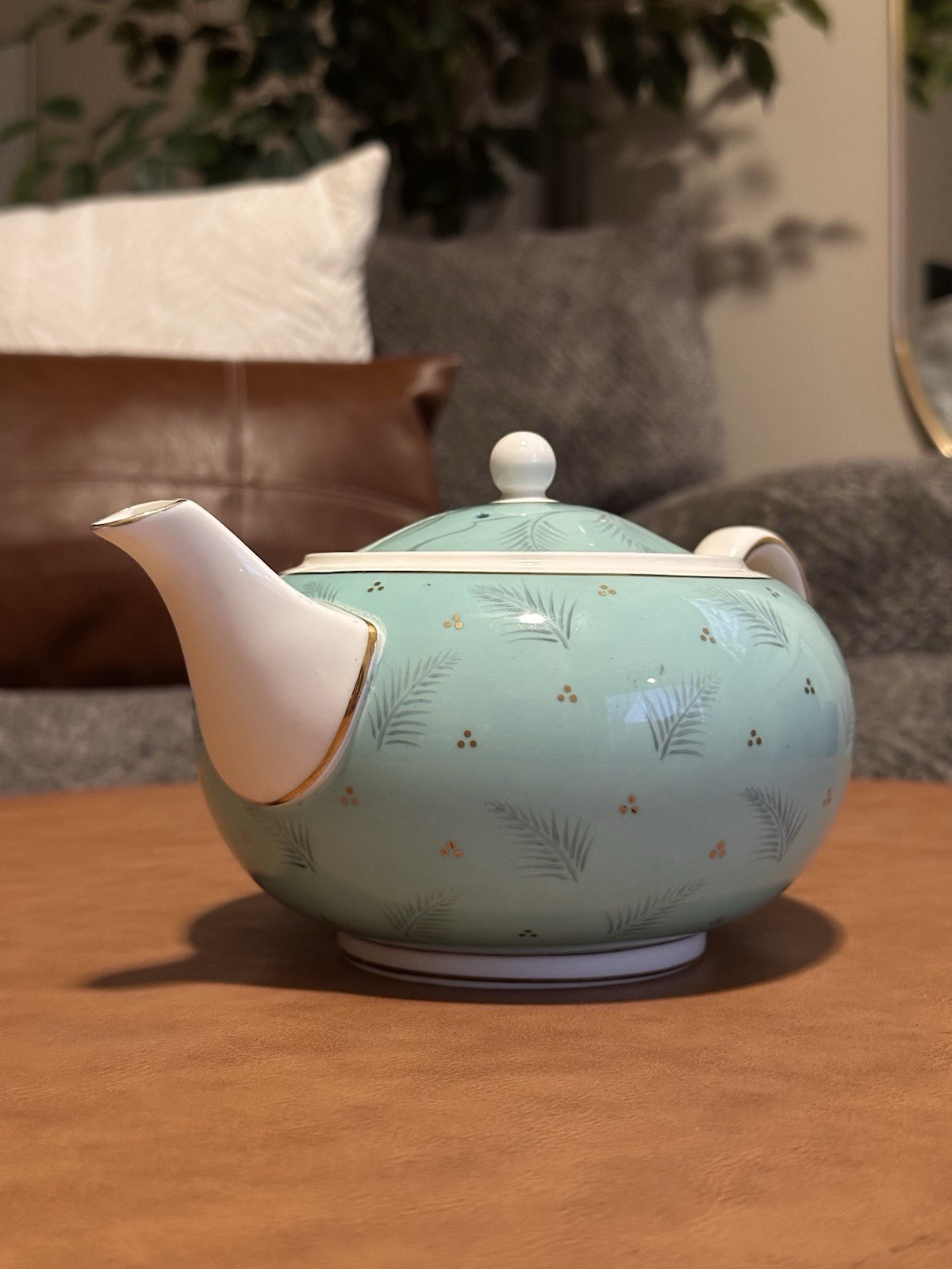 VTG 1940's WEDGWOOD WINDRUSH W 5973 HAND PAINTED BONE CHINA TEAPOT