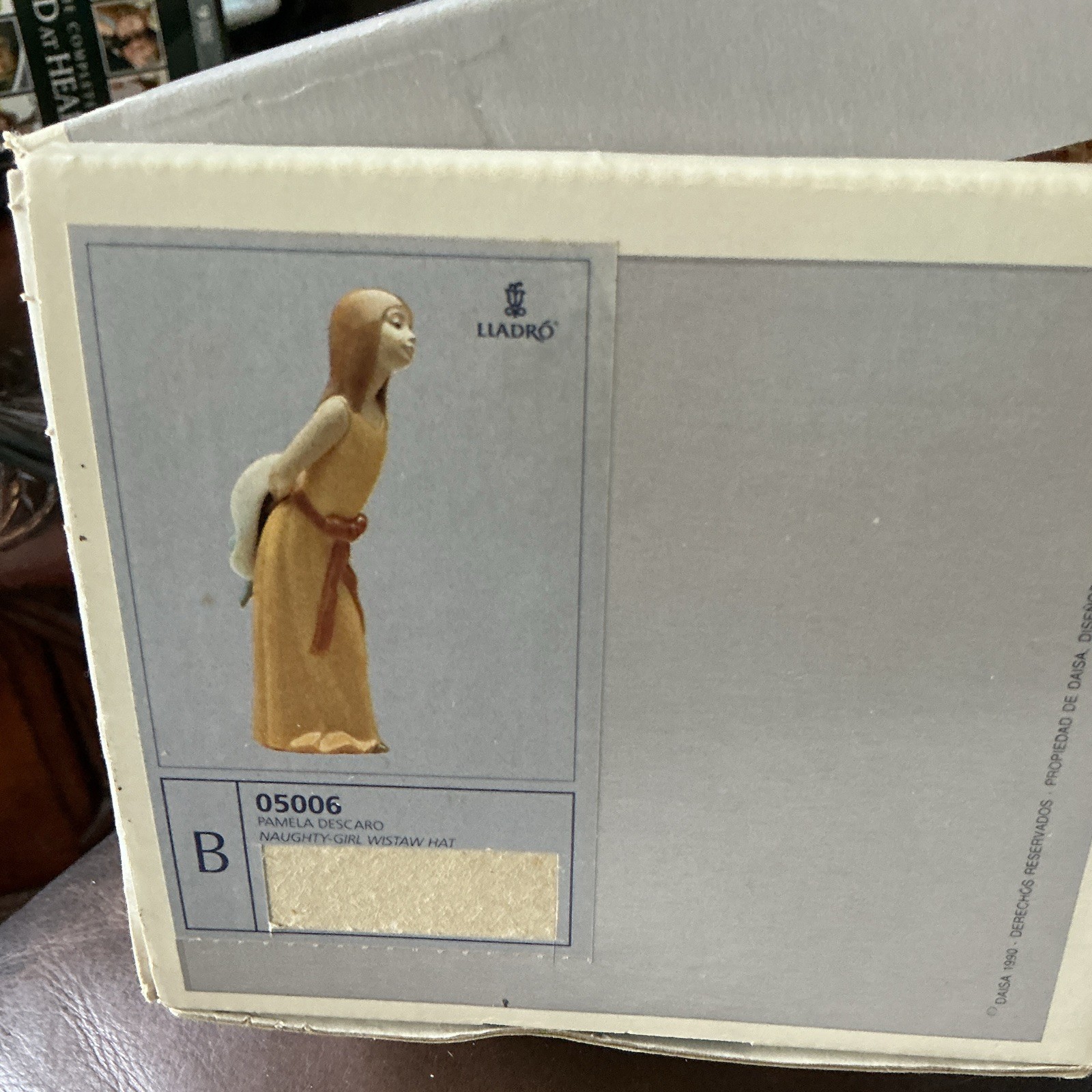 Lladró Porcelain Figurine #05006 Girl Holding Straw Hat Blue Bow Boxed