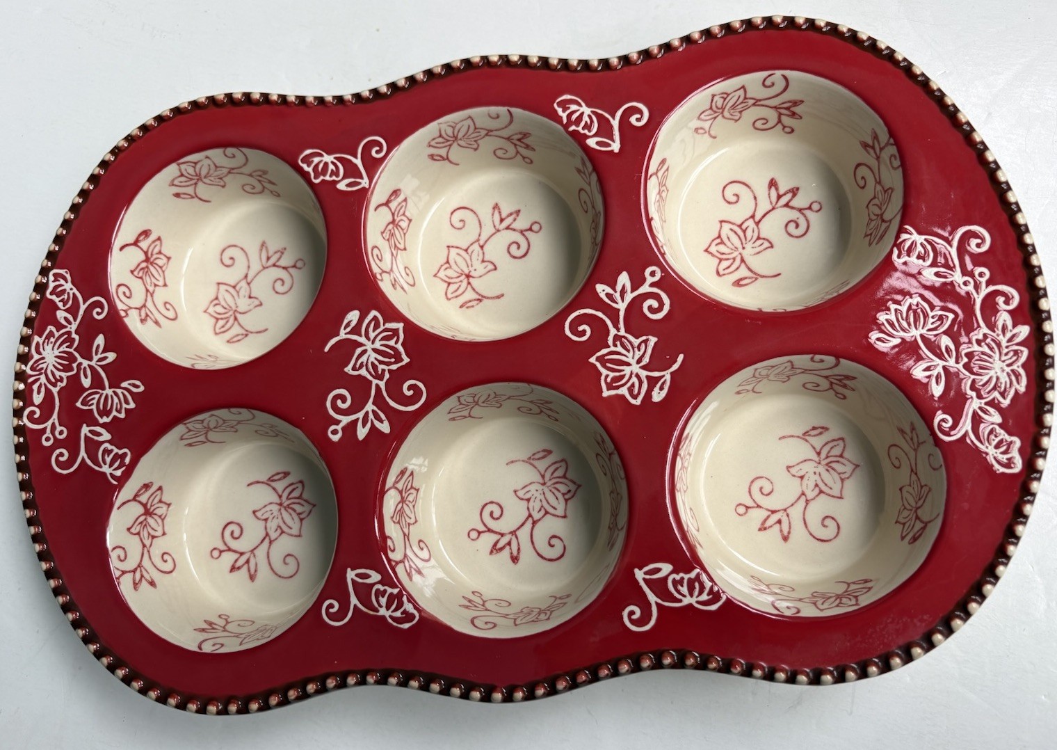 Temptations Temp-Tations Red Floral Lace Brown Trim Texas Muffin Baking Pan Oven