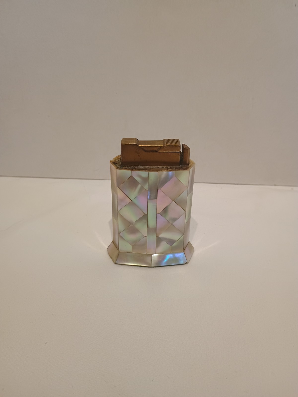 Vintage Elgin American Mother of Pearl Overlayed On Brass Magic Lighter Vintage Elgin American Mother of Pearl Overlayed On Brass Magic Lighter