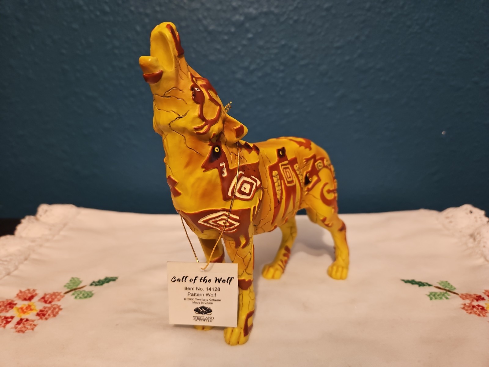 Westland Giftware Call of the Wolf Pattern Wolf Wolf Figurine Item No. 14128
