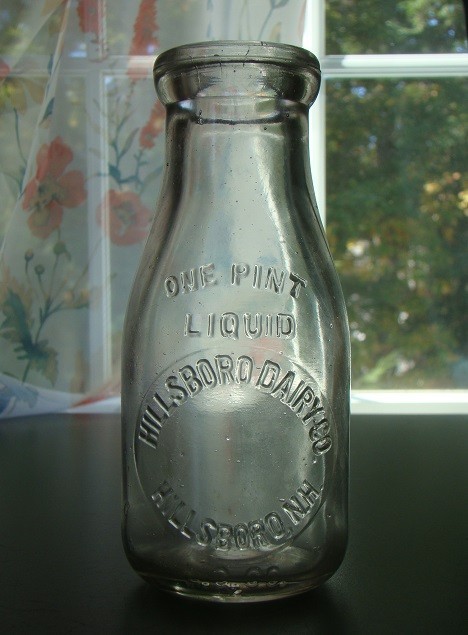 Vintage HILLSBORO DAIRY CO. HILLSBORO, N.H. New Hampshire One Pint Milk Bottle Vintage HILLSBORO DAIRY CO. HILLSBORO, N.H. New Hampshire One Pint Milk Bottle