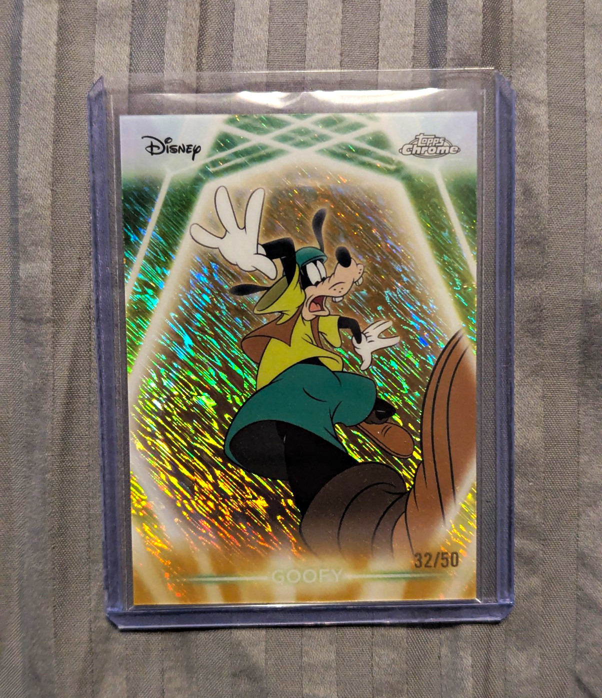 Topps 2026 Disney Neon Goofy CNE-102 /50