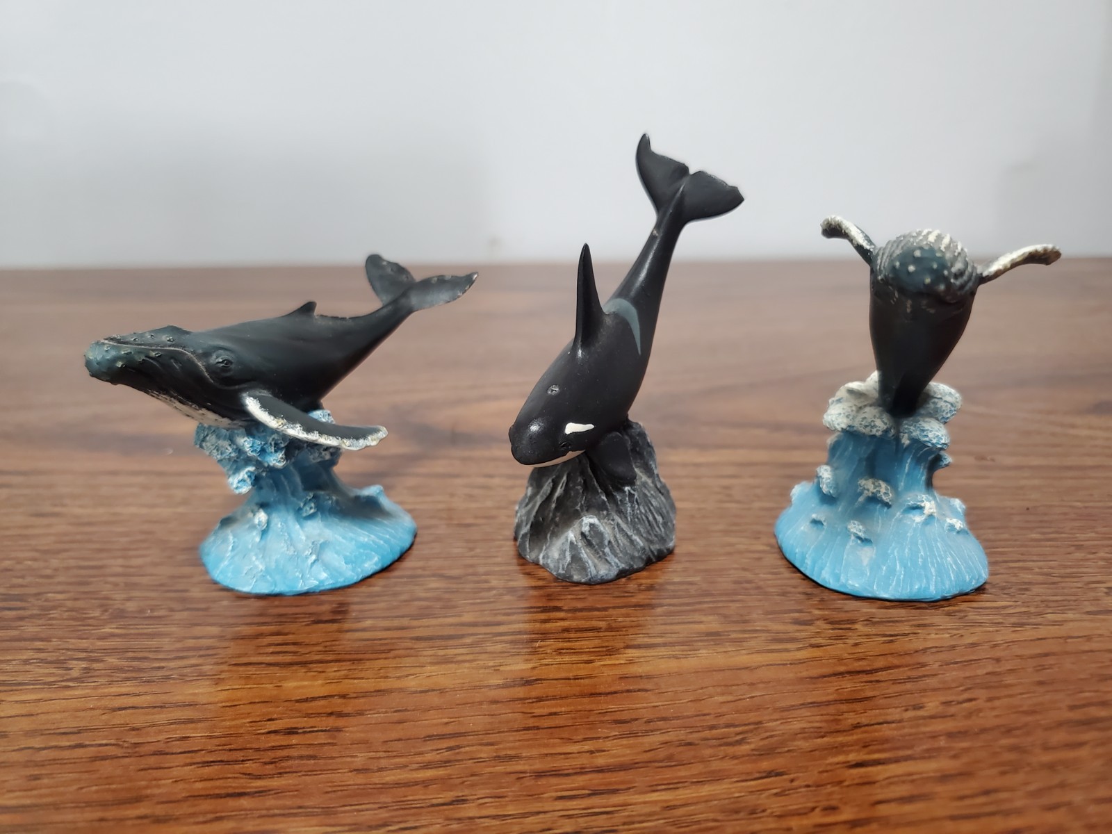 Vintage Wyland Whale Figurines (2002) - Lot of 3 - The Encore Group Vintage Wyland Whale Figurines (2002) - Lot of 3 - The Encore Group