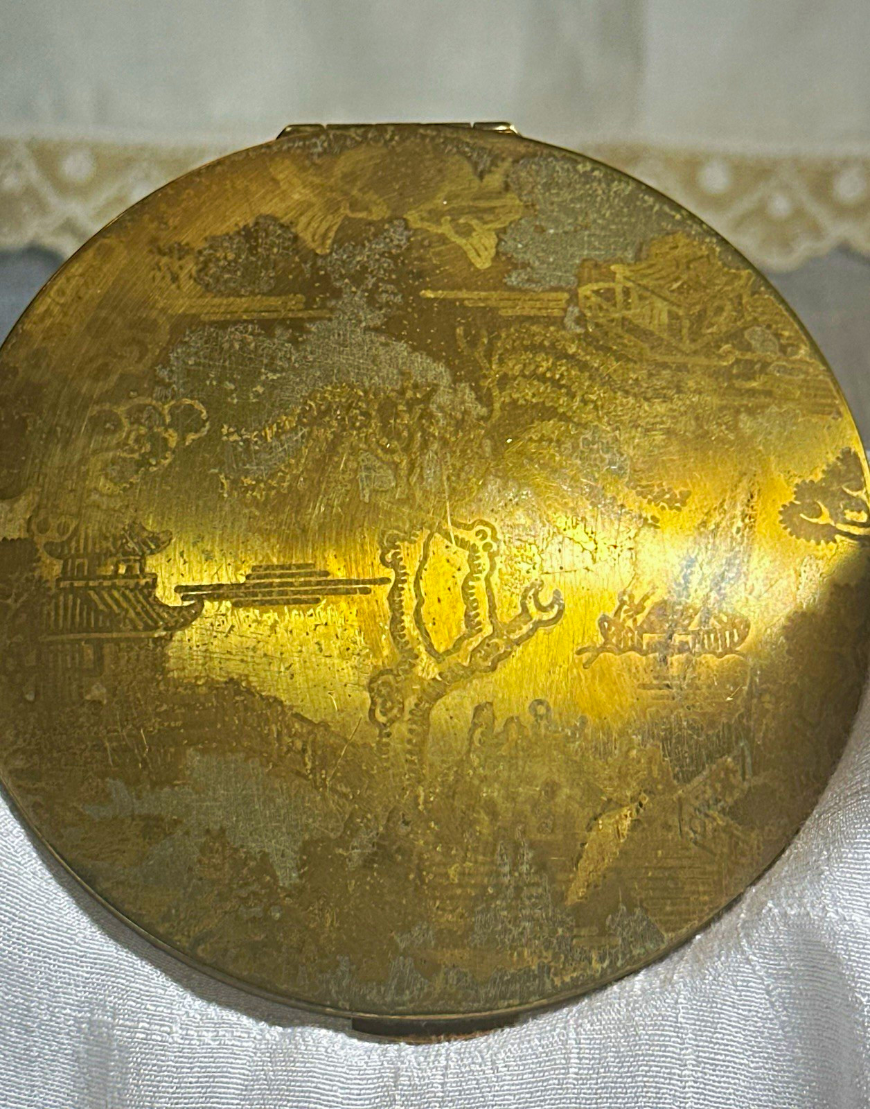 Stratton Vintage Large Flapjack Powder Compact 4 Inch Chinoiserie Scene Brass 