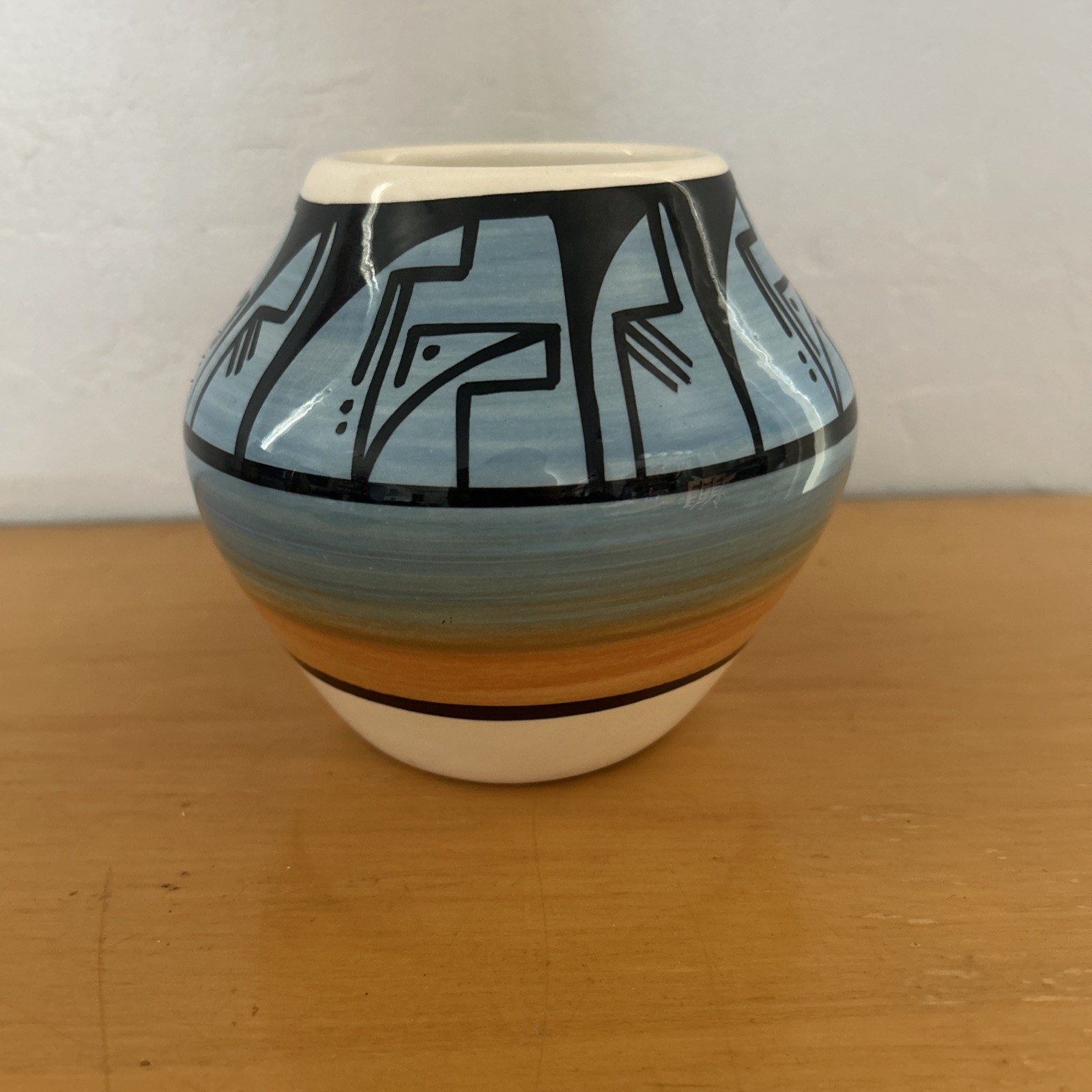 STRIKING HIGH-GLAZE GINA D. BARON UTE MOUNTAIN POTTERY VASE STRIKING HIGH-GLAZE GINA D. BARON UTE MOUNTAIN POTTERY VASE