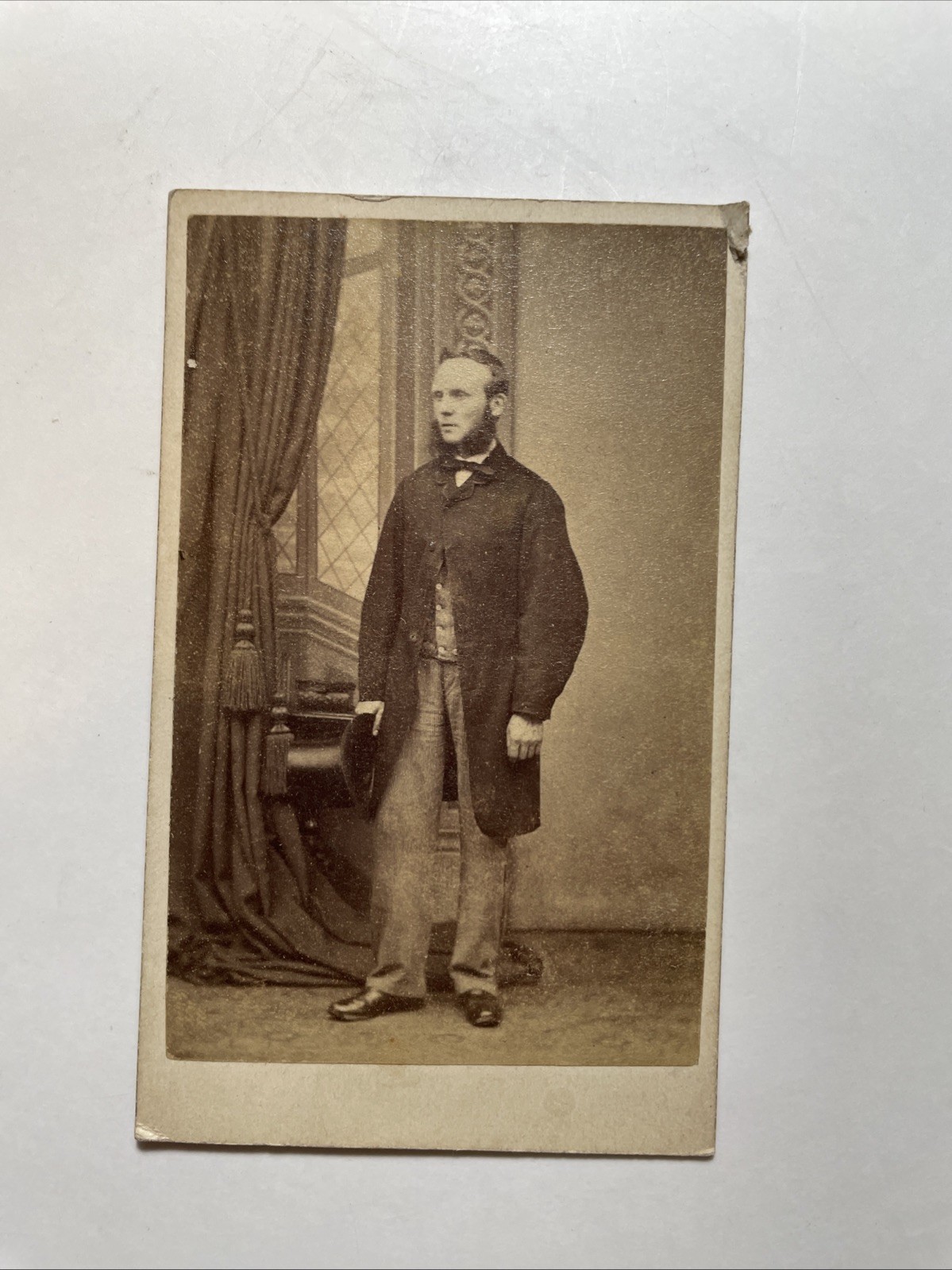 CDV GENTLEMAN ID HOLDING TOP HAT FORMAL ATTIRE AND VERY BUSY LONG SIDEBURNS CDV GENTLEMAN ID HOLDING TOP HAT FORMAL ATTIRE AND VERY BUSY LONG SIDEBURNS