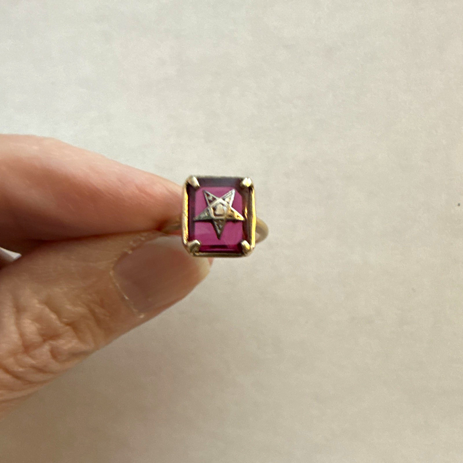 Vintage 10K Gold Order of the Eastern Star Ring Red Stone size 4.5 ladies