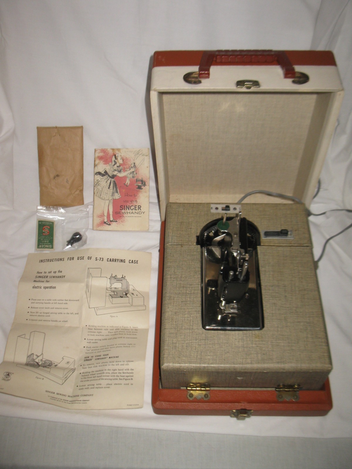 Vintage SINGER Sewhandy Model No. 20 Child’s Sewing Machine Black w Case Vintage SINGER Sewhandy Model No. 20 Child’s Sewing Machine Black w Case