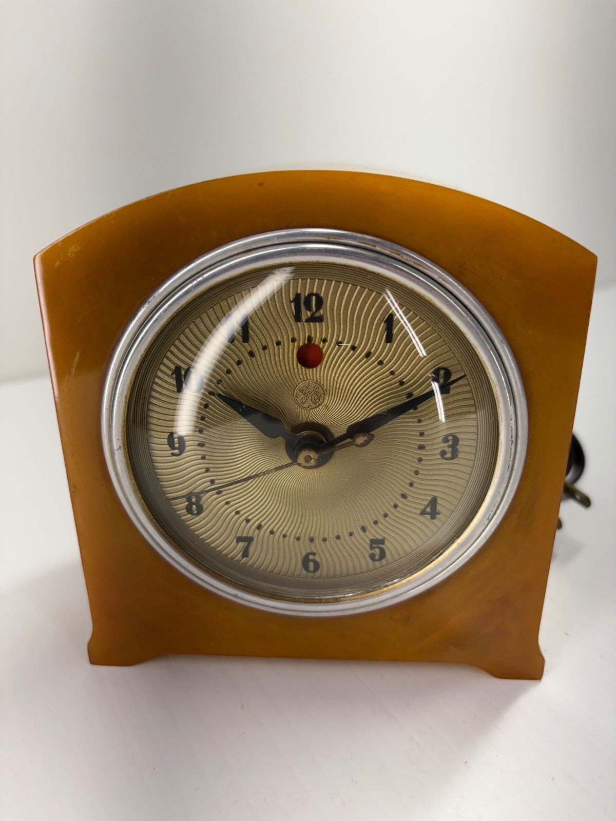 Cool GE Catalin Bakelite clock. Great color. Much swirl and depth.
