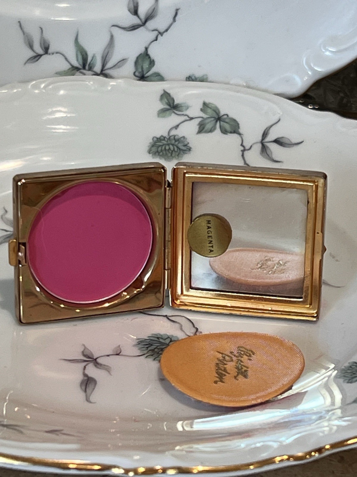 VINTAGE ELIZABETH ARDEN CHEEK ROUGE BLUSH GOLD METAL COMPACT NEW MAGENTA