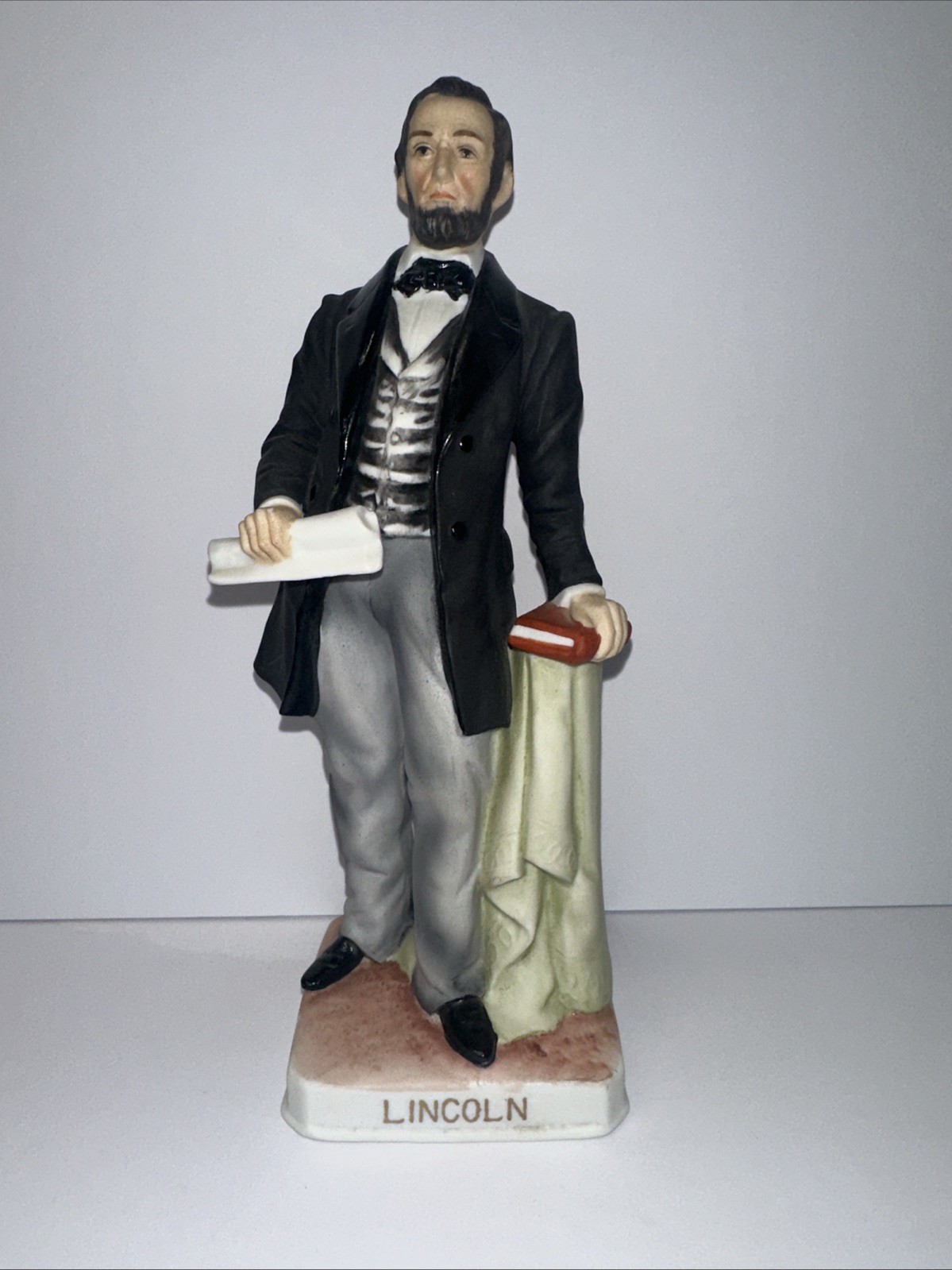 Vintage Abraham Lincoln Lefton China Hand Painted Statue 8 Inches Tall Vintage Abraham Lincoln Lefton China Hand Painted Statue 8 Inches Tall