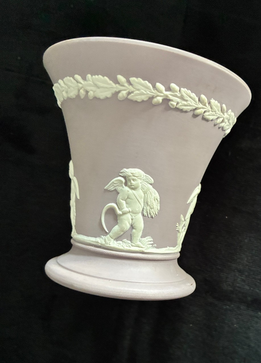 1964 Wedgwood Lilac Lavendar Jasperware Vase 3.5\