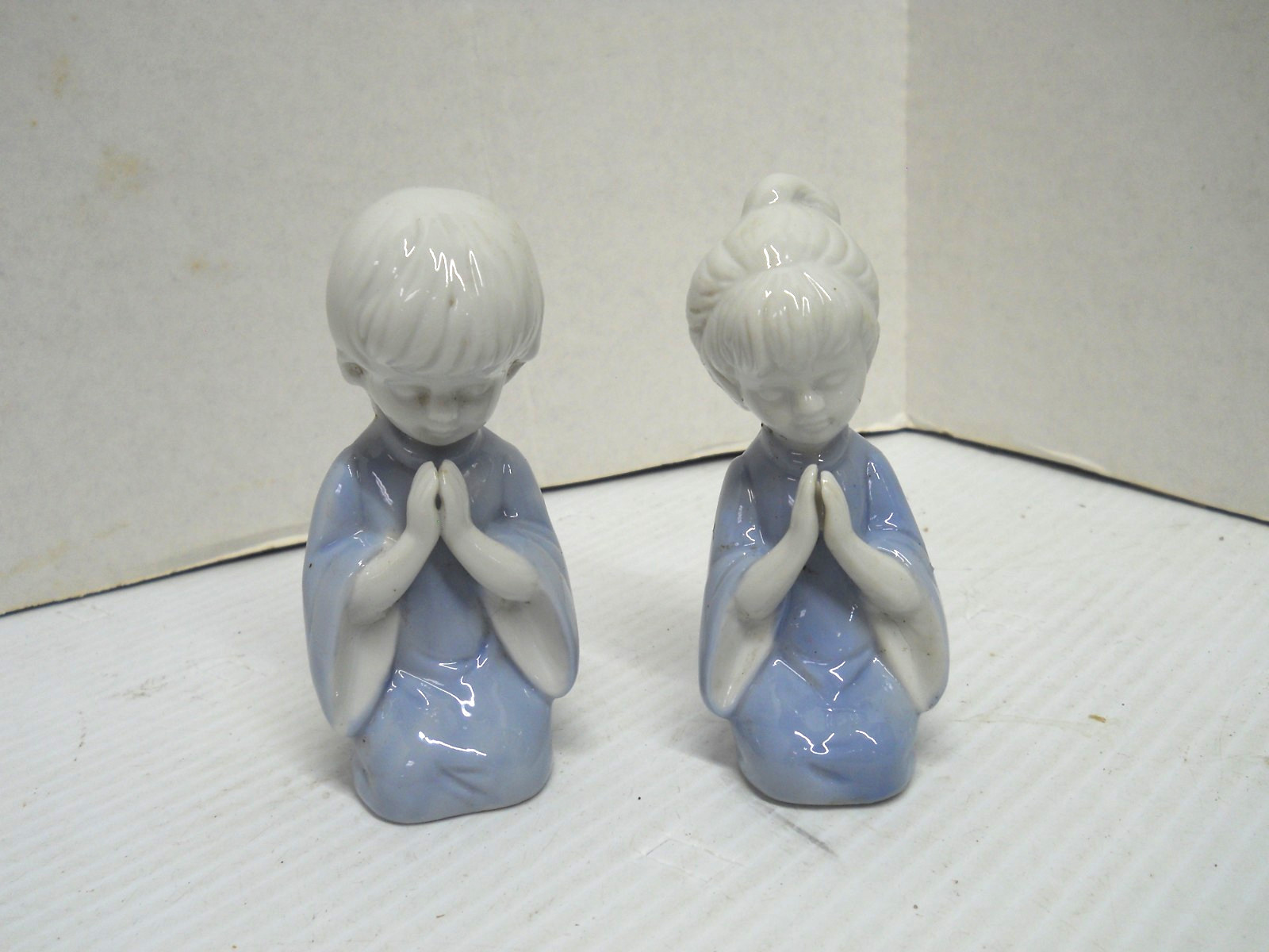 Vintage Brinn\'s Taiwan Blue & White Porcelain Praying Children Figurines Vintage Brinn\'s Taiwan Blue & White Porcelain Praying Children Figurines