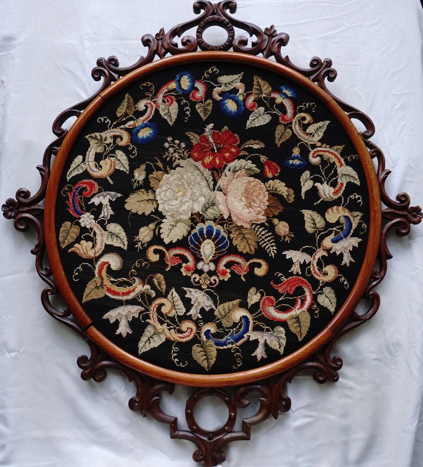 LARGE CIRCULAR MID 19TH CENTURY NEEDLEPOINT OF A FLORAL SPRAY & GARLAND - c.1850