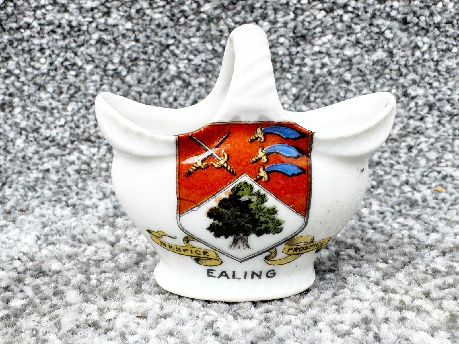 VINTAGE EALING LONDON UK SOUVENIR MINIATURE BASKET COAT OF ARMS CERAMIC