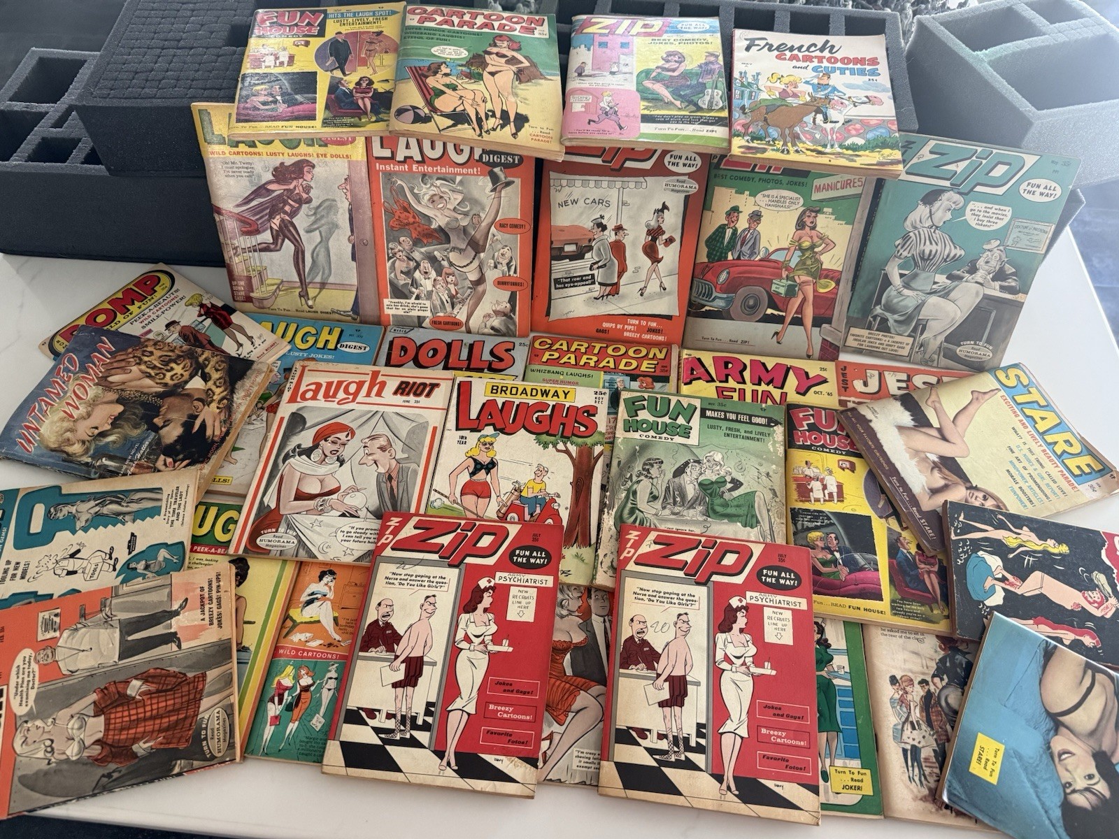 Vintage (Lot of 32) 1960s Humor Comic Digest Pin-Up - Humorama Vintage (Lot of 32) 1960s Humor Comic Digest Pin-Up - Humorama
