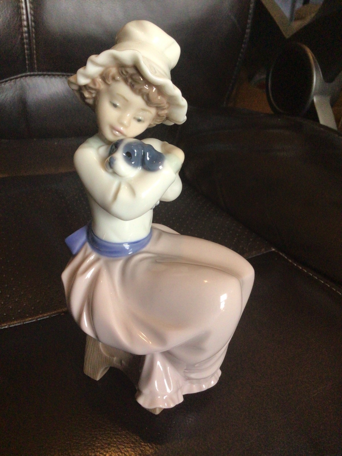 NAO by Lladro 'Cachorrio Mimado NAO by Lladro 'Cachorrio Mimado
