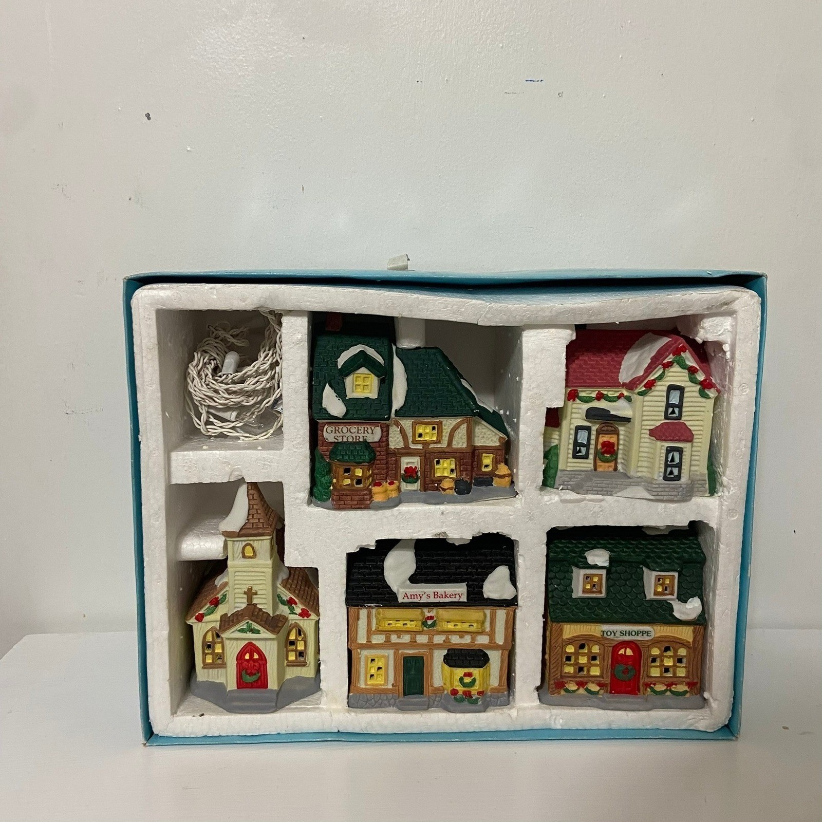 Vintage 1985 Christmas Dickensville Collectibles 5 Piece Porcelain Lighted Kit