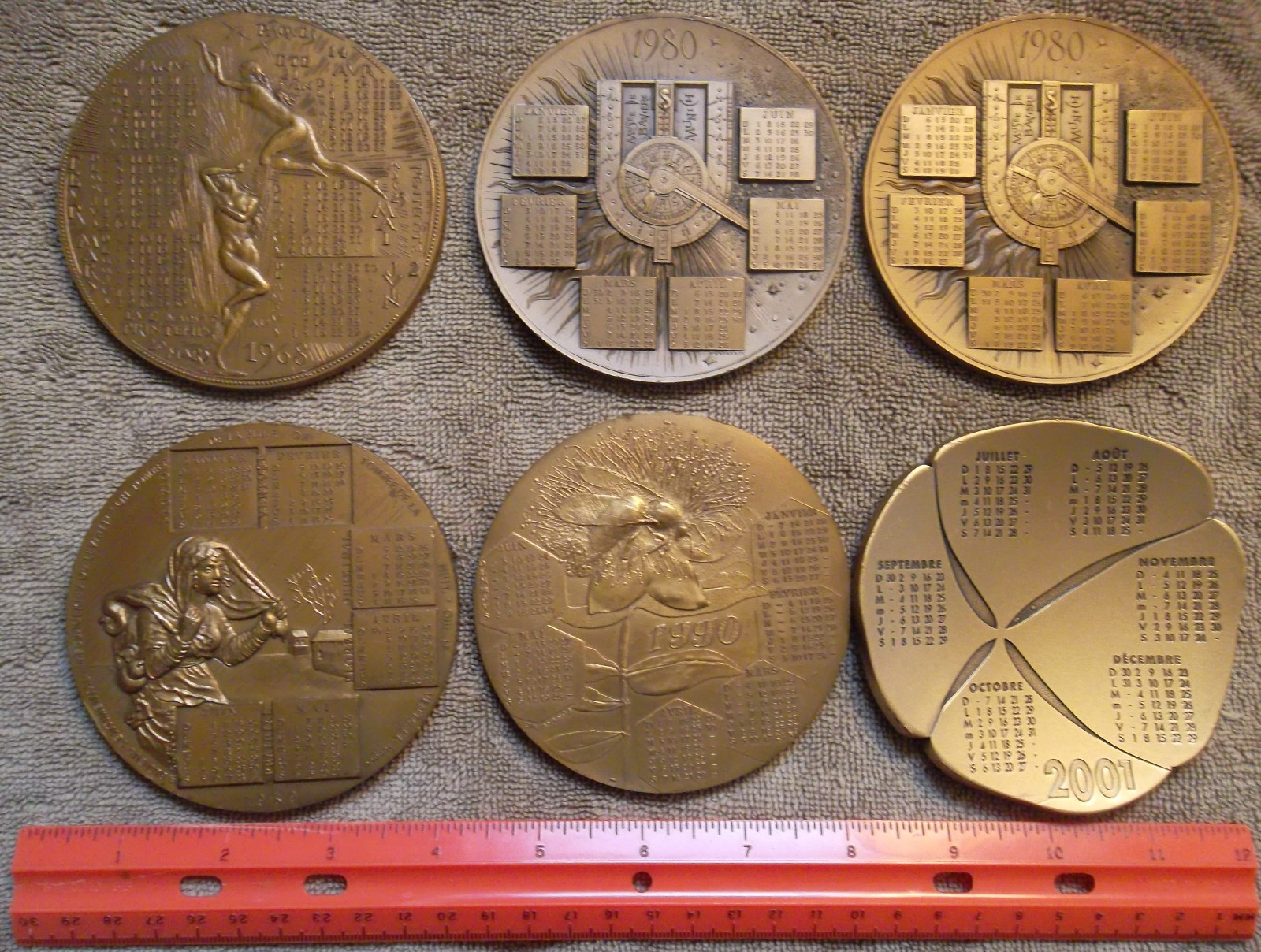 Six (6) very large bronze calendar medals, Monnaie de Paris, 1968-2001 Six (6) very large bronze calendar medals, Monnaie de Paris, 1968-2001
