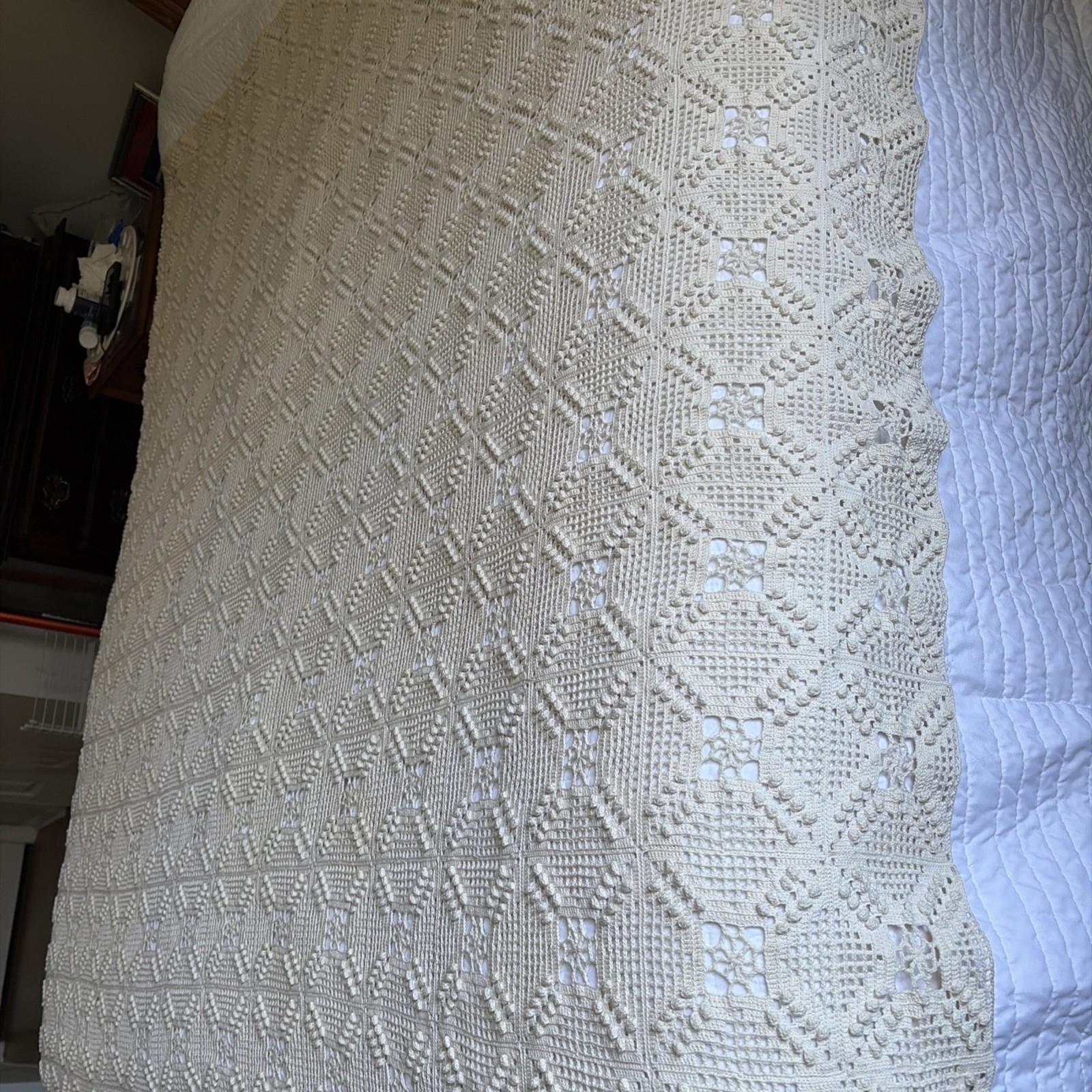 Vtg Hand Crocheted Cotton Bedspread 67” x 89” Popcorn geometric MoIvory pristine