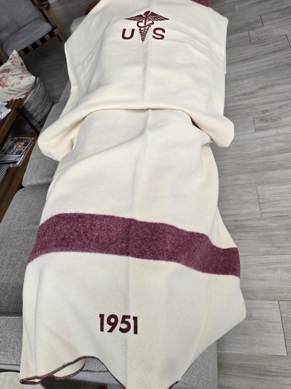 AUTHENTIC ORIGINAL 1951 US ARMY MEDICAL DEPT. WOOL BLANKET CADUCEUS MAROON CREAM AUTHENTIC ORIGINAL 1951 US ARMY MEDICAL DEPT. WOOL BLANKET CADUCEUS MAROON CREAM